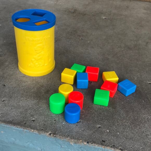 Fisher Price Vintage 1977 Baby's First Blocks Shape Sorting Canister Blocks - Picture 1 of 5